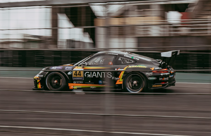 Como patrocinar piloto na Porsche Cup?